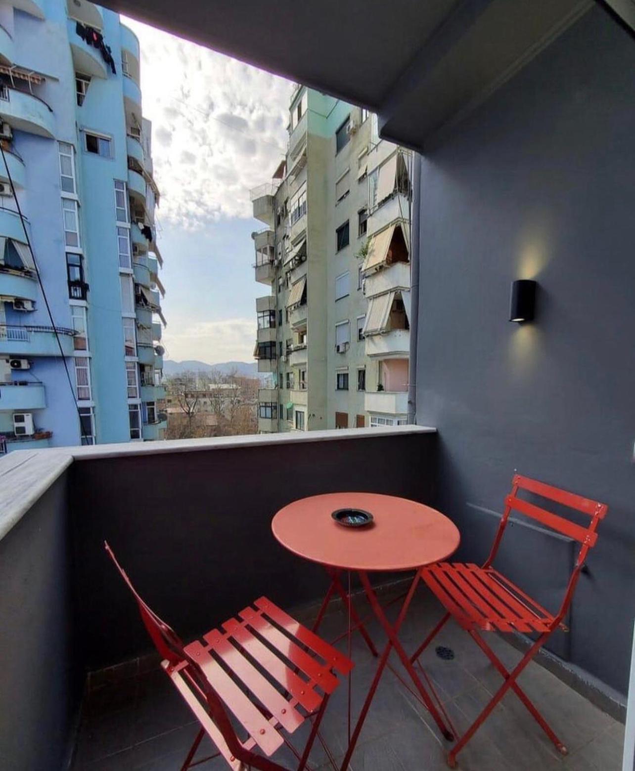 Helga'S Deluxe 3 Apartment 地拉那 外观 照片